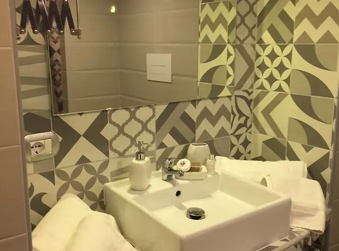 Station 4* نابولي